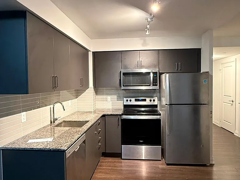 20 Meadowglen Pl #2401 — Photo 11