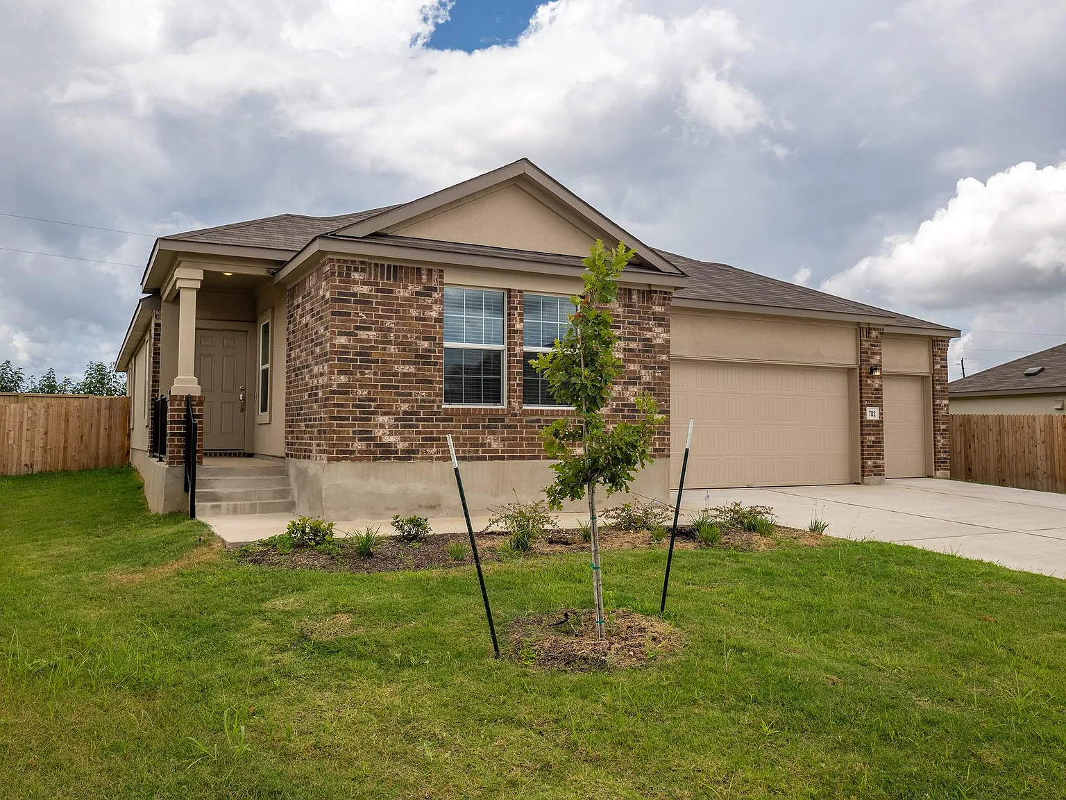 4 bed, 2.0 bath, 2017 sqft, $2,150 — Photo 4