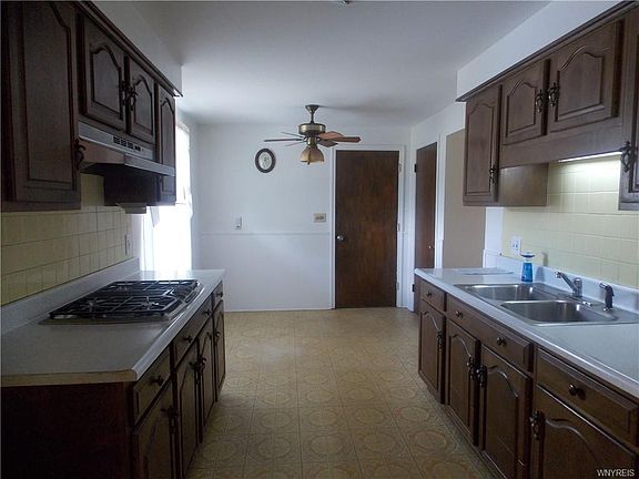 4th image of 980 Woodstock Ave