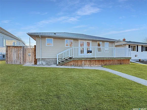 152 4TH AVENUE SE, Swift Current, SK S9H 3L4