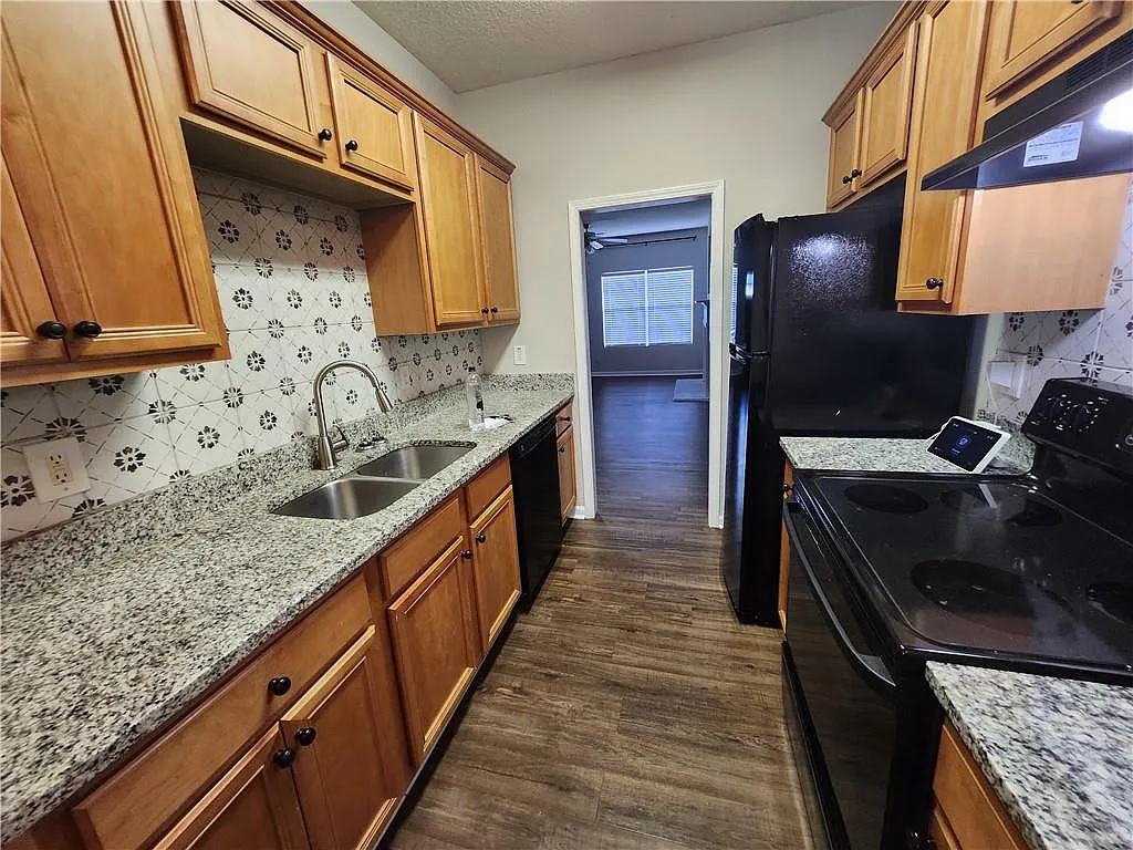 3 bed, 2.5 bath, 1460 sqft, $1,850 — Photo 4