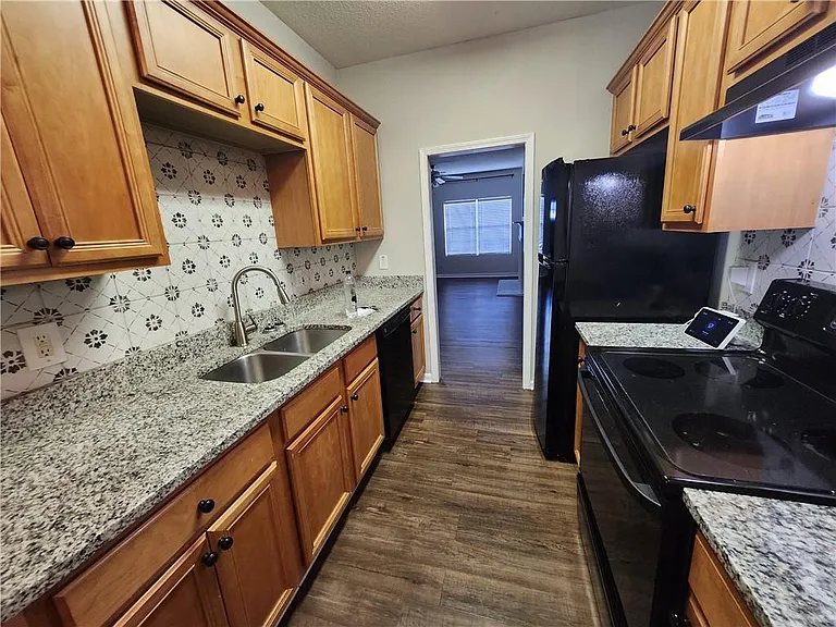 4217 Legacy Sq — Photo 4