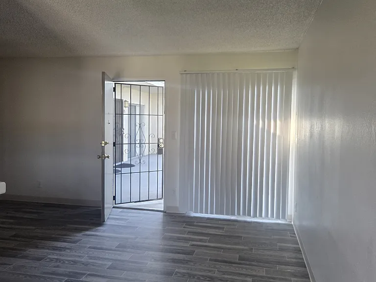 Villa Mollison Apartments — Photo 10