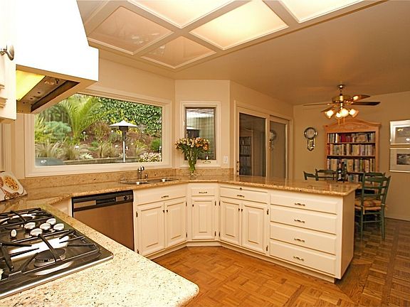 A beautiful & functional kitchen for the cook in the family!