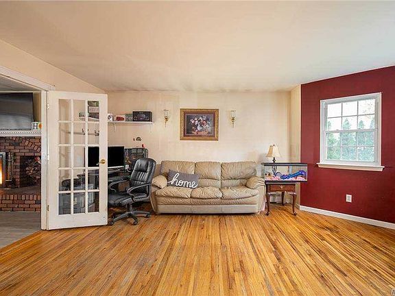 3rd image of 40 Foxboro Ave