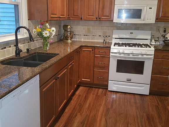 2nd image of 6 Northwood Ct