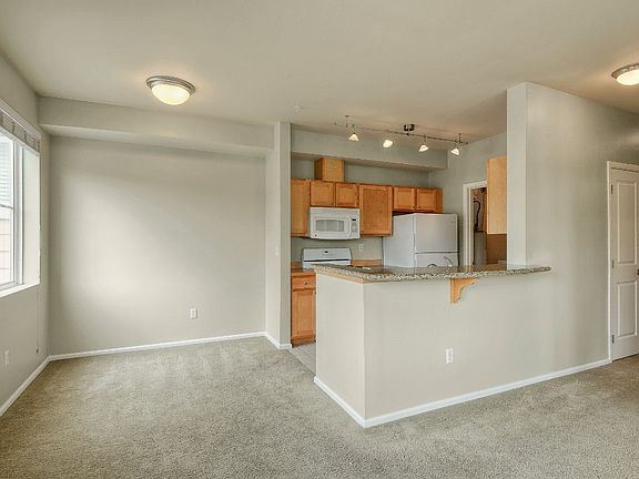 4th image of 525 225th Ln NE APT D201