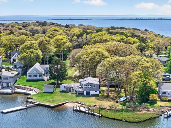 11 Clamshell Lane, Mashpee, MA 02649