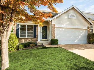 3273 Country Hollow Dr, Saint Louis, MO 63129