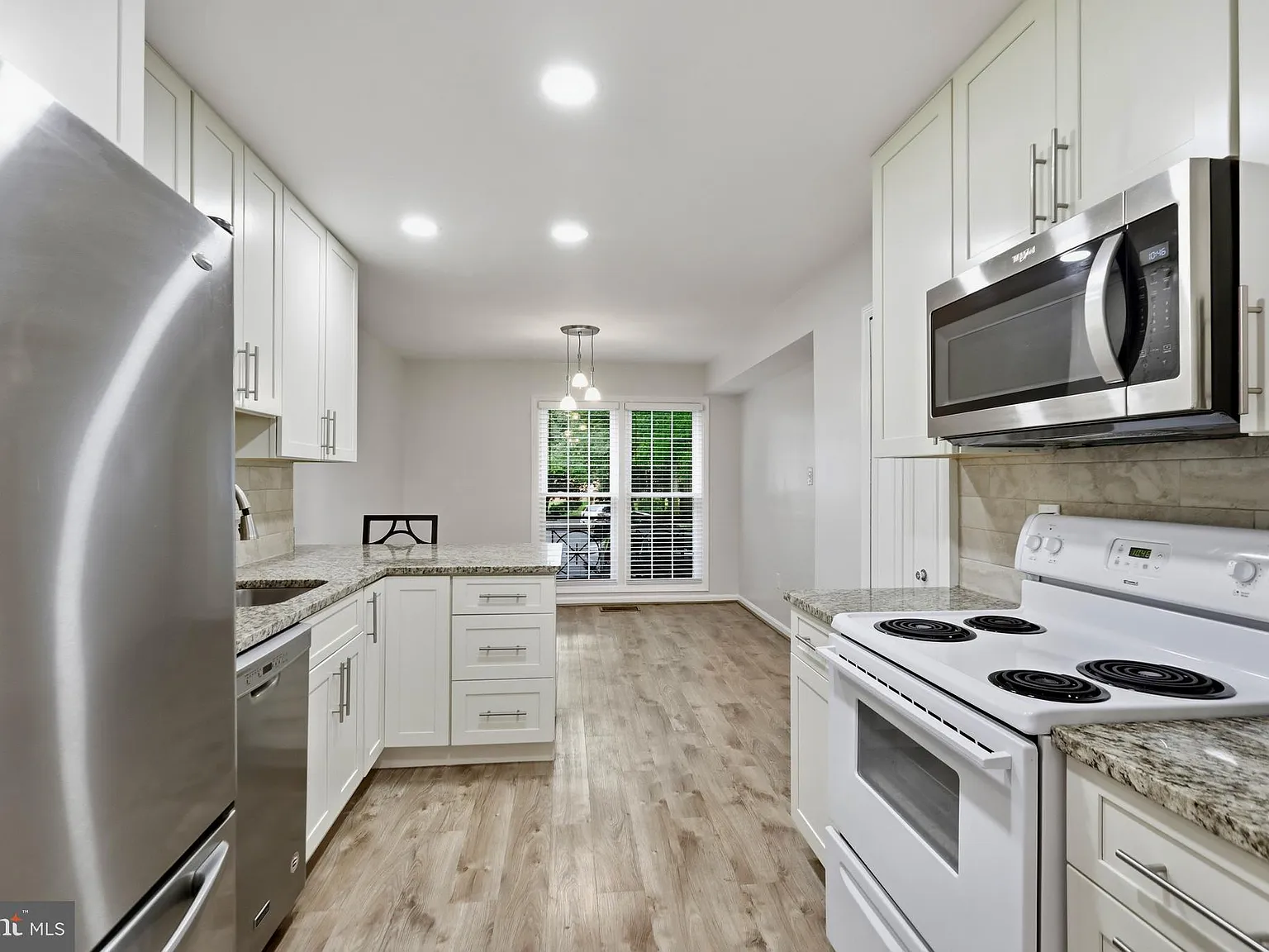 3 bed, 3.5 bath, 2218 sqft, $3,300 — Photo 3