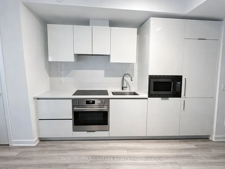 121 Saint Patrick St #517 — Photo 4
