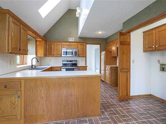 5th image of 7609 W 115th St