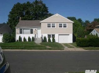 7 Ava Dr, Syosset, NY 11791