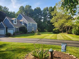 8 Amberg Dr, Pomfret Center, CT 06259