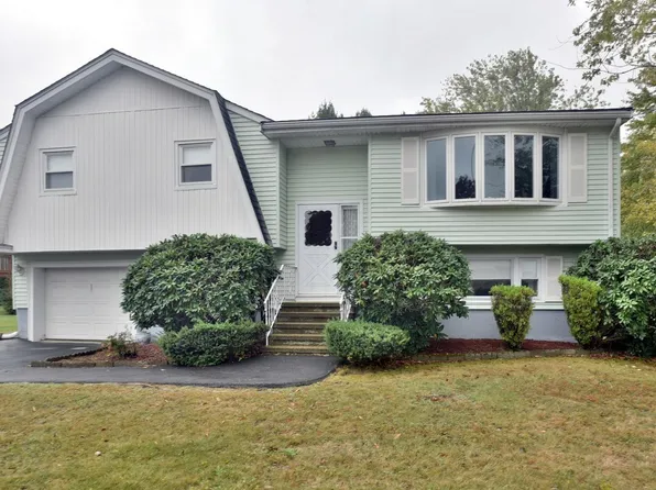 18 Delorenzo Dr, Randolph, MA 02368