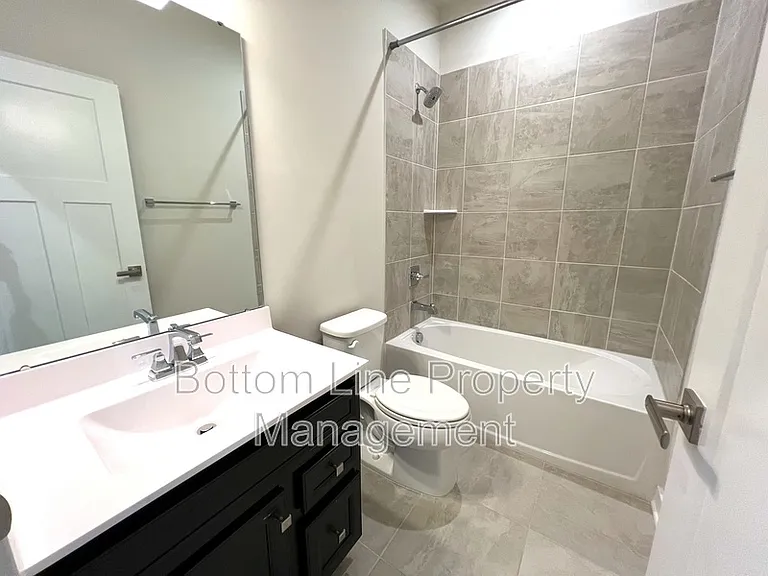 9416 Mallard Mills Dr — Photo 16