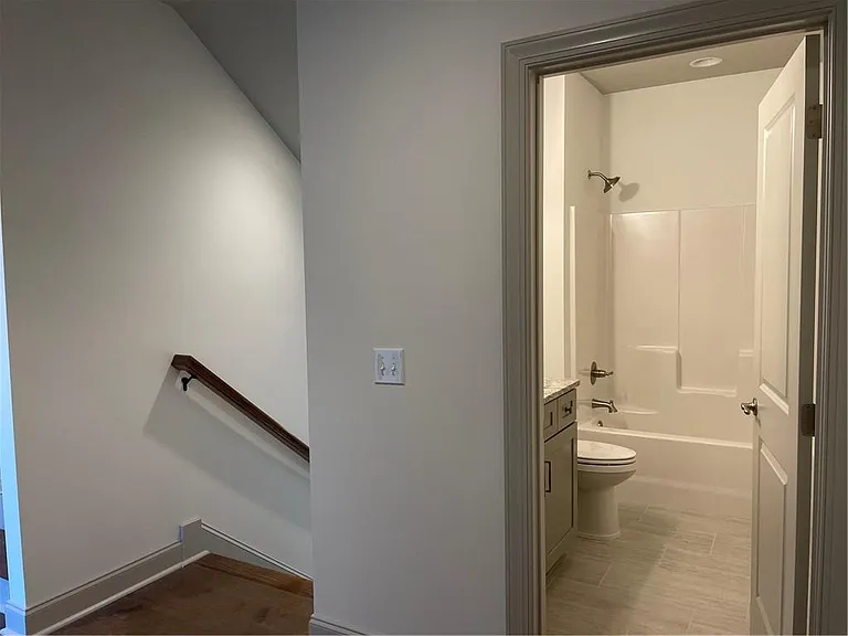 441 Windsor Dr — Photo 16
