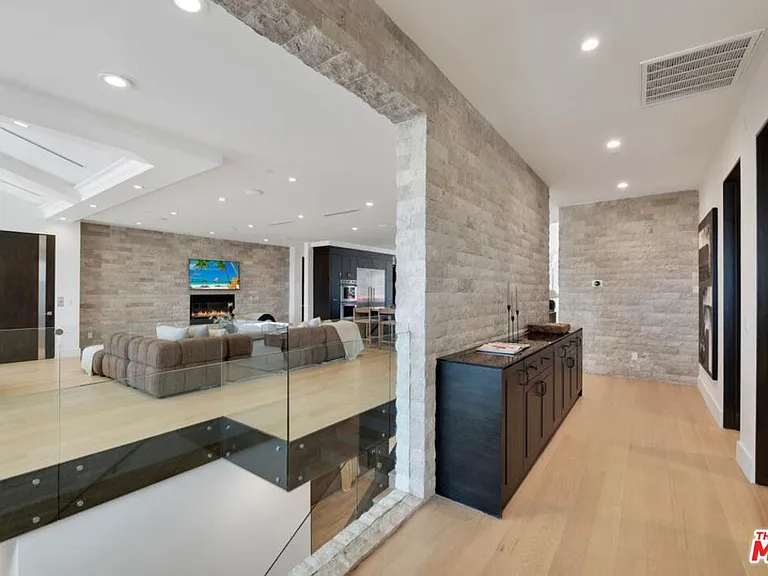 3116 Elvido Dr — Photo 25