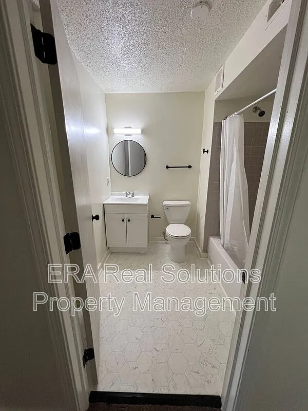 3 bed, 1.0 bath, 813 sqft, $1,510 — Photo 3