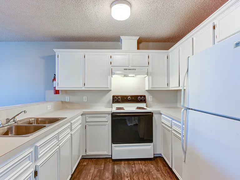 McIntyre Apartments — Photo 15