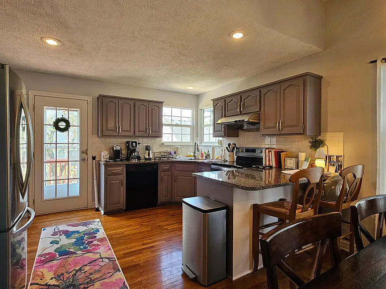 15624 Foster St — Photo 9