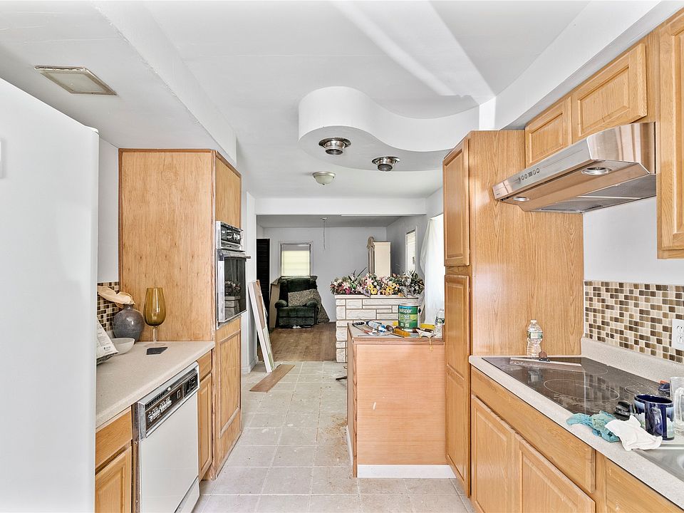 4th image of 6 Herman Ave