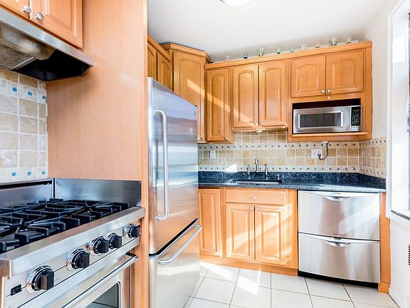 3rd image of 2550 Independence Ave APT 6N