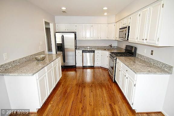 5th image of 5104 Woodford Dr