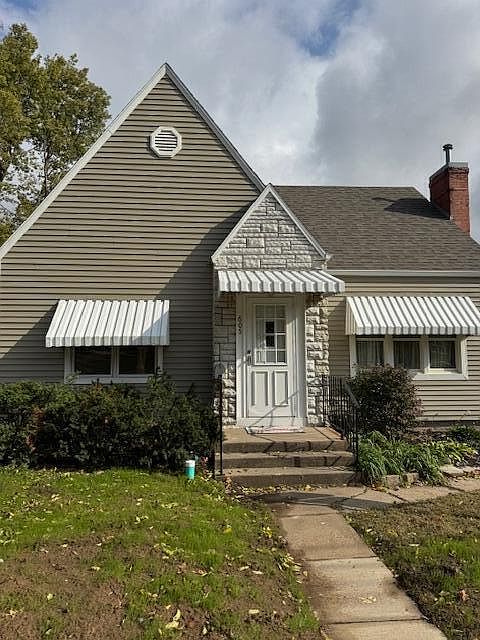 1st image of 605 N Locust St