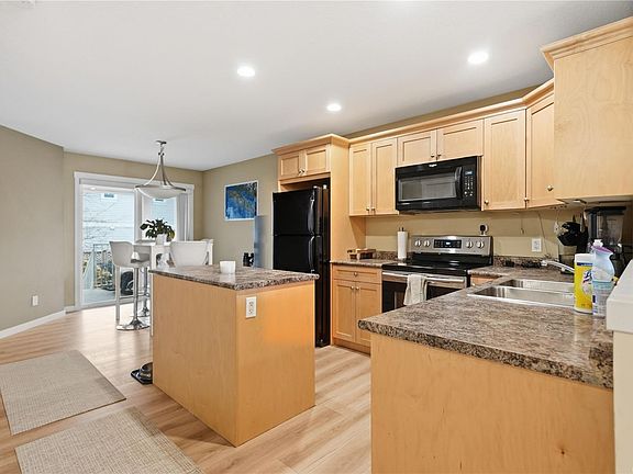4th image of 6085 Clayburn Pl