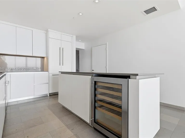 88 SW 7th St #2008 — Photo 11