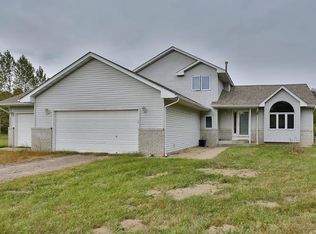 22001 Cottonwood St NW, Oak Grove, MN 55011
