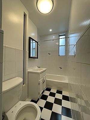 4th image of 93 15th St #2D