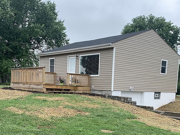 Side view w/garage entrance.