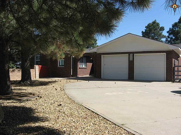 3rd image of 2000 Longview Dr