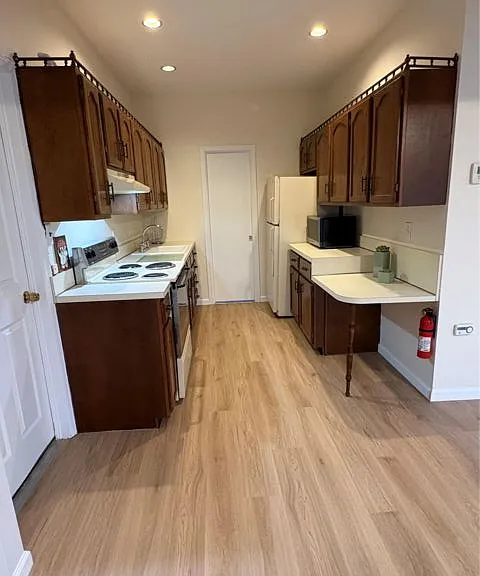 54 Old Brook Rd — Photo 6