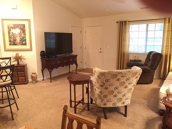 3rd image of 673 Fox Run Cir S