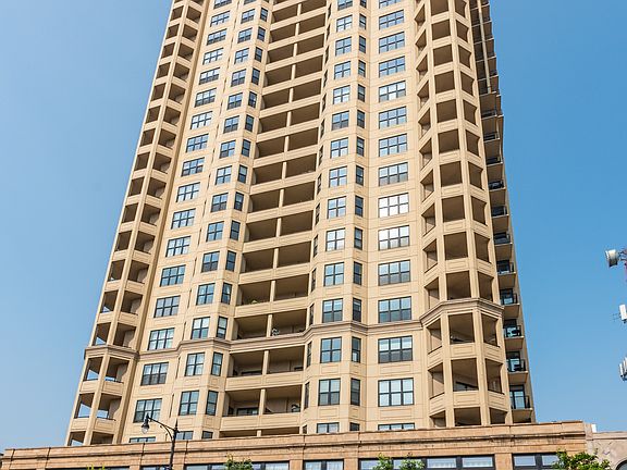 2nd image of 1464 S Michigan Ave #1004