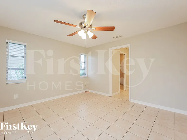 3752 SW Santa Barbara Pl — Photo 9