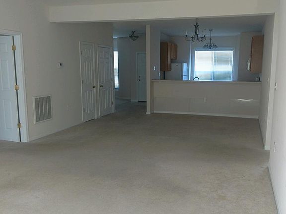 3rd image of 20 Crocetti Ln