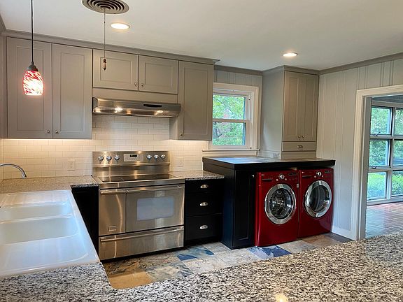 4th image of 141 W Carolina Ave