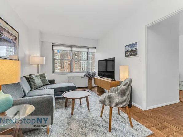 400 East 56th Street image 3 of 16