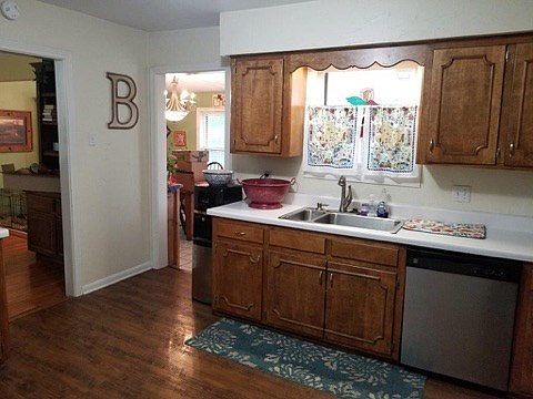 5th image of 923 Pecan St
