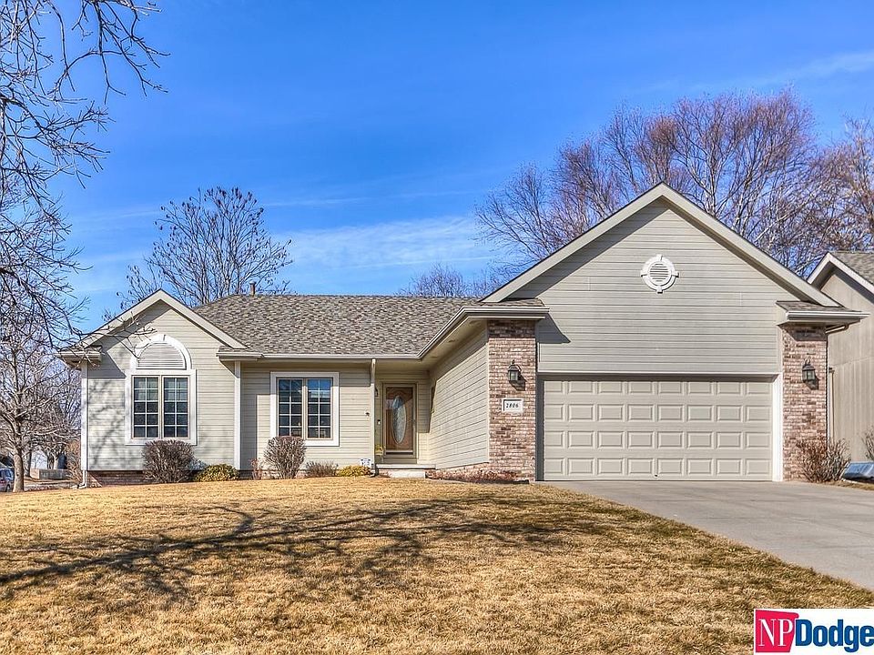 1st image of 2806 Blackhawk Dr