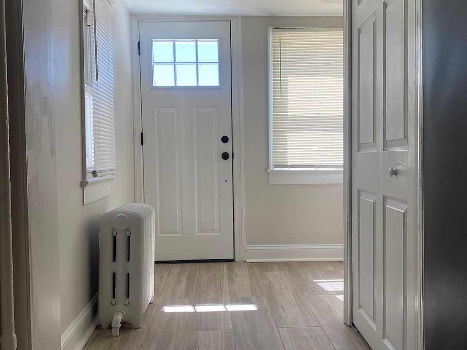 1st image of 1370 Gillingham St Fl 1
