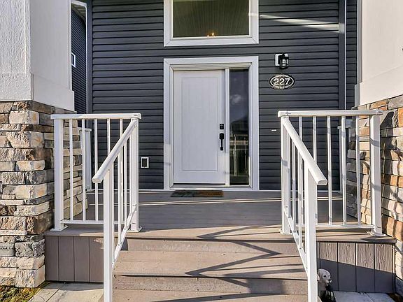 3rd image of 227 S Livingston Close