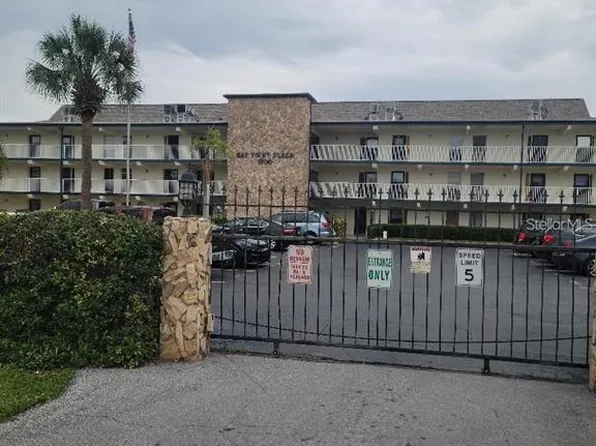 6100 12th St S APT 211, Saint Petersburg, FL 33705