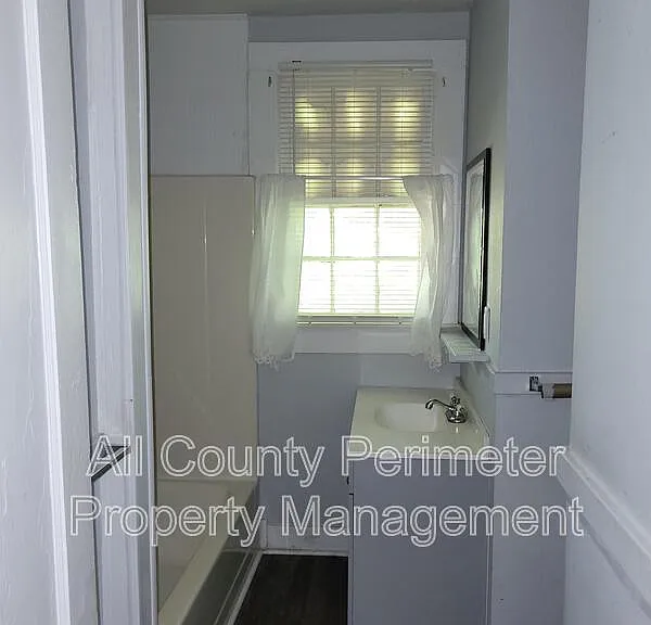 925 Troupe St — Photo 6