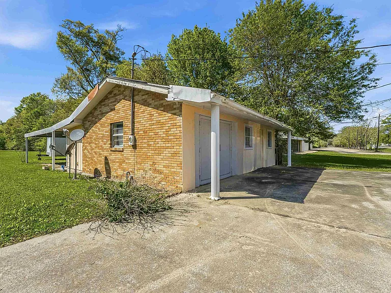 301 N Thomson Ave — Photo 39