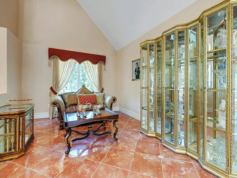 252 Mabel Pl — Photo 12